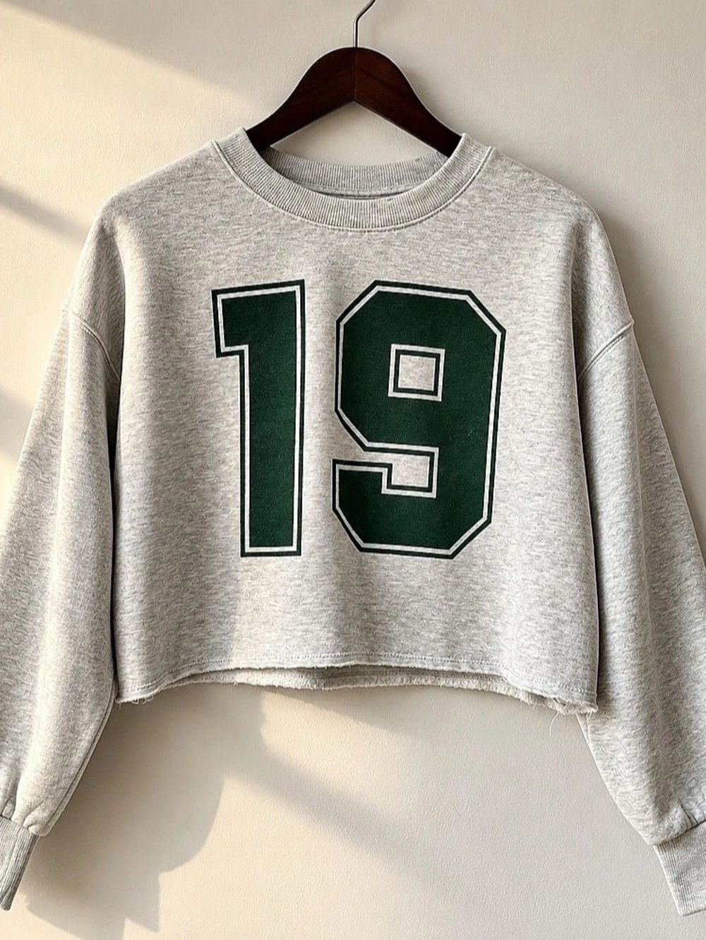 Pull&Bear 19 Graphic Cropped Sweatshirt Size Medium
